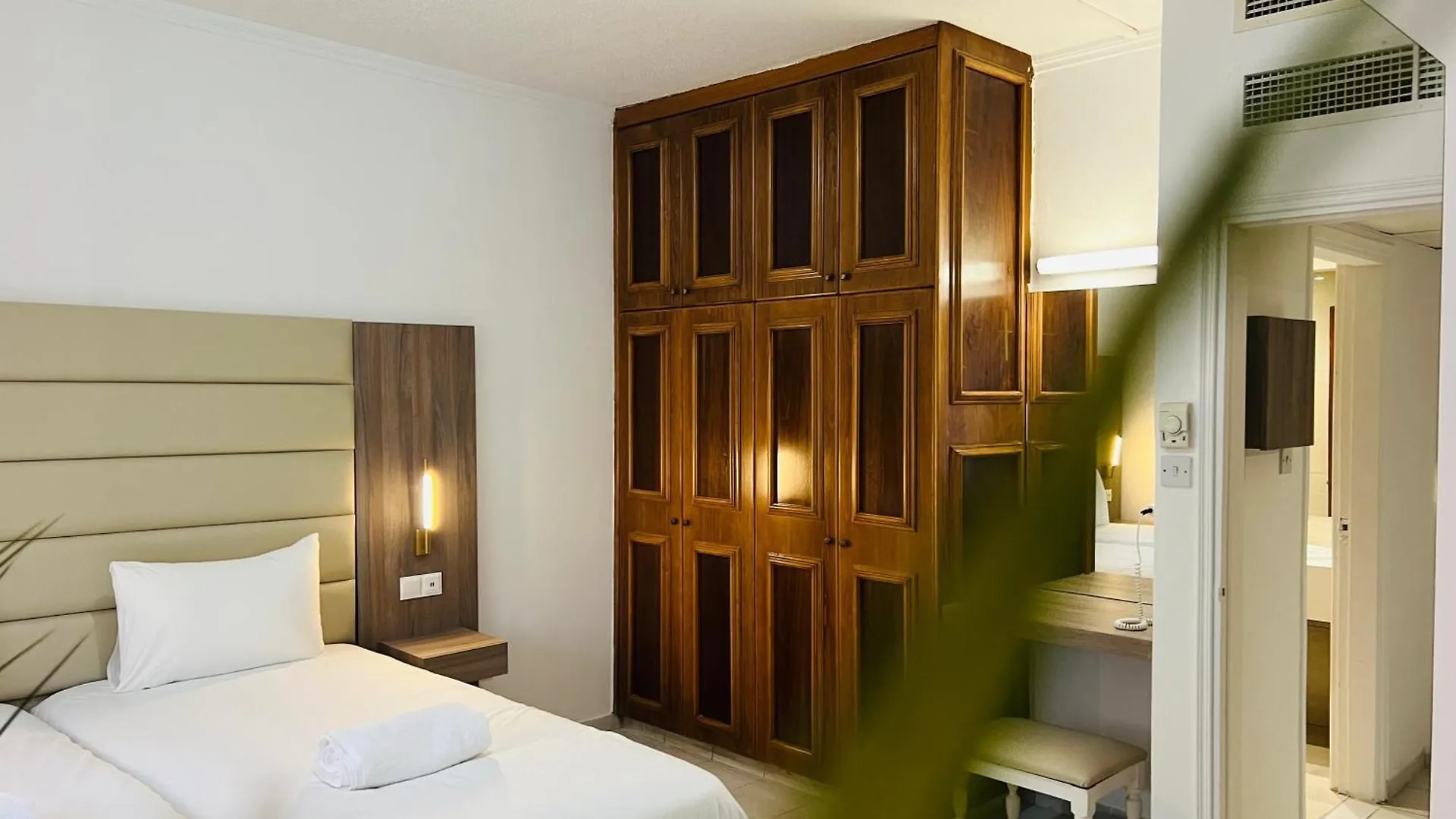 Marlita Beach Hotel Apartments Protaras 3*,