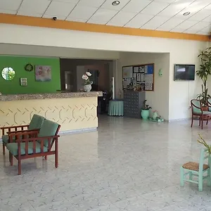 Ξενοδοχείο Mandalena, Πρωταράς