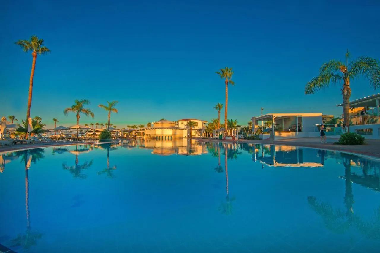 Marlita Beach Hotel Apartments Protaras 3*,